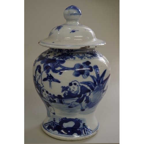 510 - A mixed group of Chinese blue and white porcelain, to include a chestnut basket. (8)... 