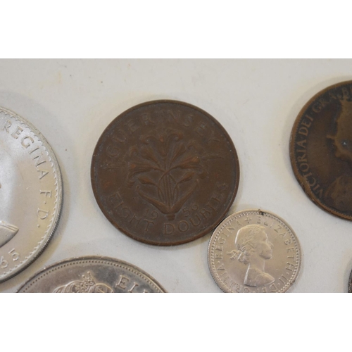 283 - A George V 1935 silver crown and other coins.