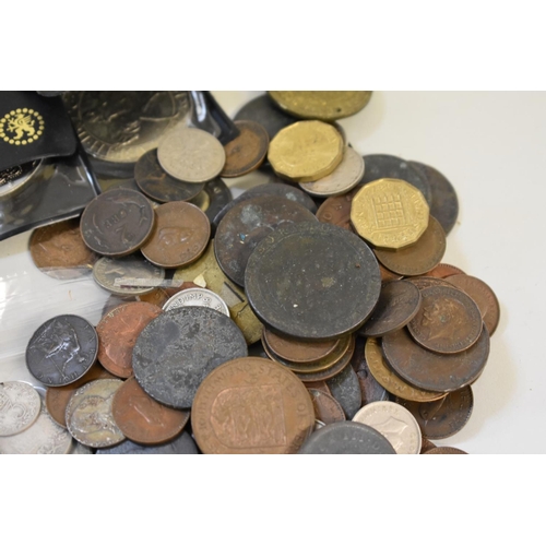 285 - A quantity of World coins; to include a small collection of pre 1947 British silver coins 88g; a 179... 