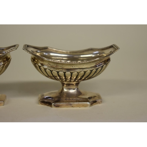 64 - A pair of George III silver pedestal salts, by Robert & Samuel Hennell, London 1805, 5.56cm x 9.... 