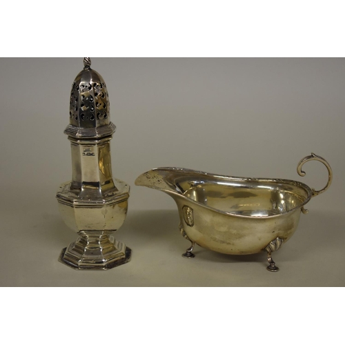 71 - A George VI silver sauce boat, makers mark indistinct, London 1915, 8.5cm, 93.5g; together with a si... 