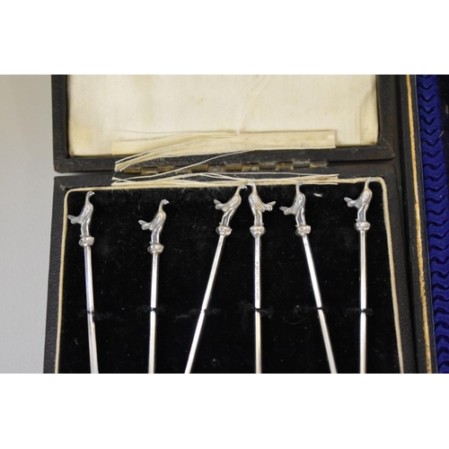 78 - A cased set of silver teaspoons with matching tongs, by Cooper Bros & Sons Ltd, Sheffield 1919; ... 