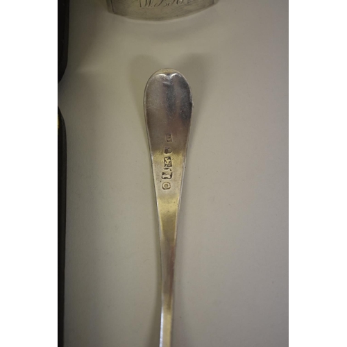 78 - A cased set of silver teaspoons with matching tongs, by Cooper Bros & Sons Ltd, Sheffield 1919; ... 