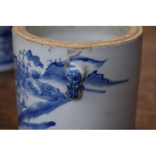 563 - A mixed group of Chinese porcelain, comprising: a blue and white prunus jar and cover, 15.5cm high; ... 