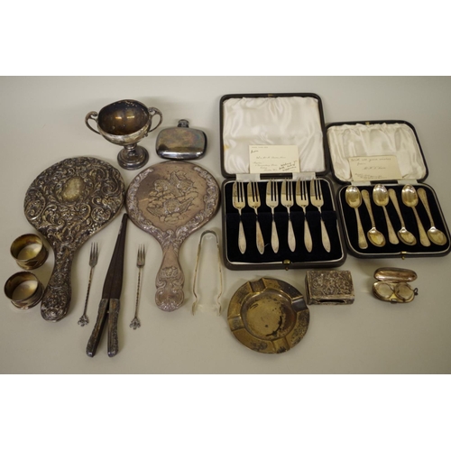 129 - A quantity of silver and other metal items, including: cased silver teaspoons; cased silver cake for... 