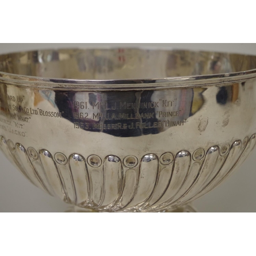 16 - An impressive Edwardian silver pedestal bowl, by Goldsmiths & Silversmiths Co Ltd, London 1906, ... 