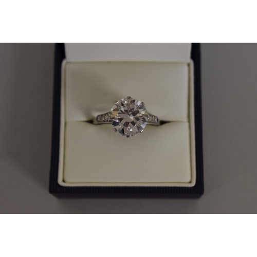 280 - A 4.8ct diamond and platinum ring, old European cut, colour J/K, clarity VS1/VS2, the shoulders set ... 