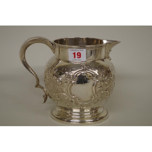 19 - A Victorian silver beer jug, by Walter & John Barnard,  London 1896, 15cm high, 568.5g... 
