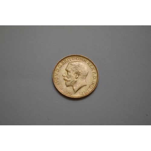 370 - A George V 1928 gold sovereign.