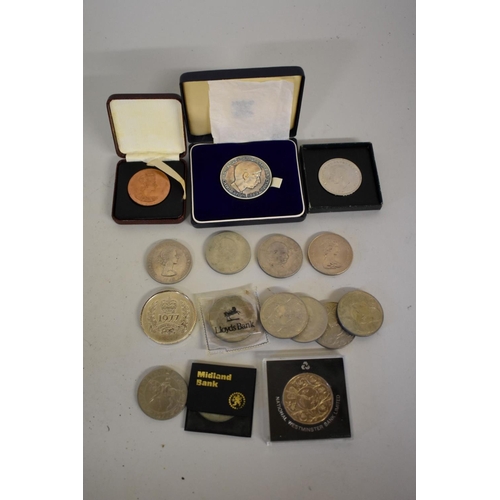 196 - Coins: a cased Royal Mint 'Prince of Wales Investiture' 1969 Commemorative medal; together with a qu... 