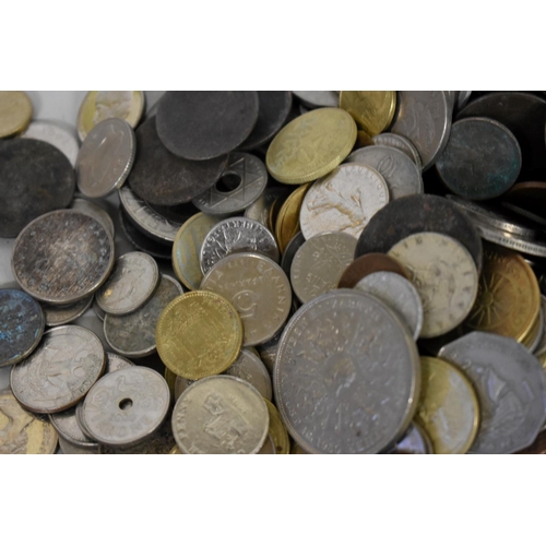 197 - Coins: a quantity of world coins, to include a quantity of GB copper pennies and half pennies dated ... 