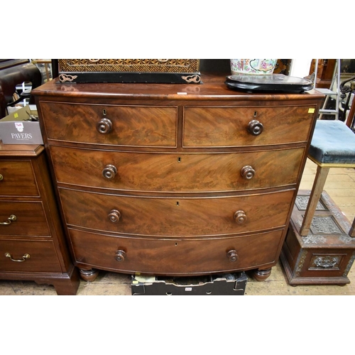 1442 - A 19th century mahogany bowfront chest of drawers, 107.5cm wide.