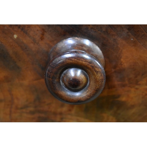 1442 - A 19th century mahogany bowfront chest of drawers, 107.5cm wide.