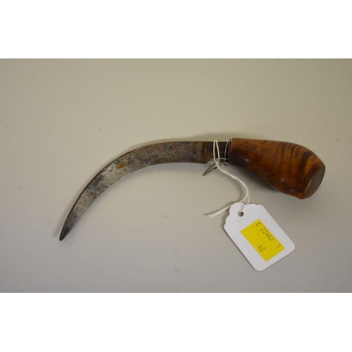 1723 - An Eastern karambit type knife and sheath.