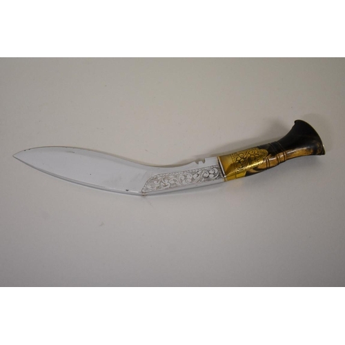 1725 - A small kukri and sheath.