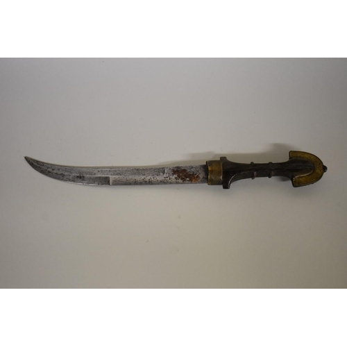 1727 - An Arab jambiya, having 23.5cm blade, with sheath.