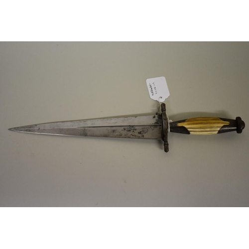 1730 - A Continental 19th century dagger, having 23.5cm double edged blade, with sheath.