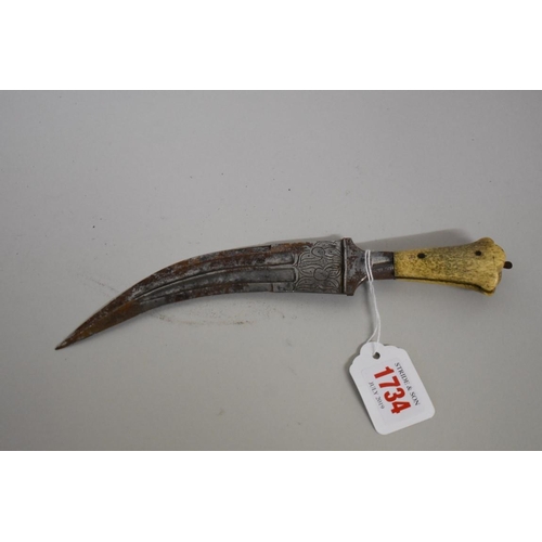 1734 - A small Arab jambiya, having 15cm blade, with sheath.