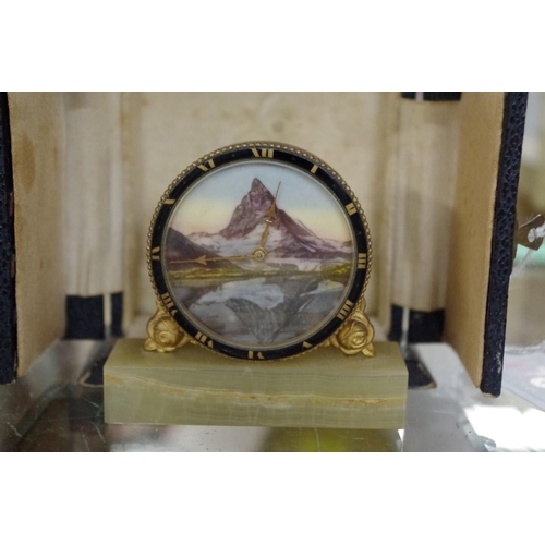 1788 - A small Art Deco timepiece, 6.2cm high, in fitted case. 