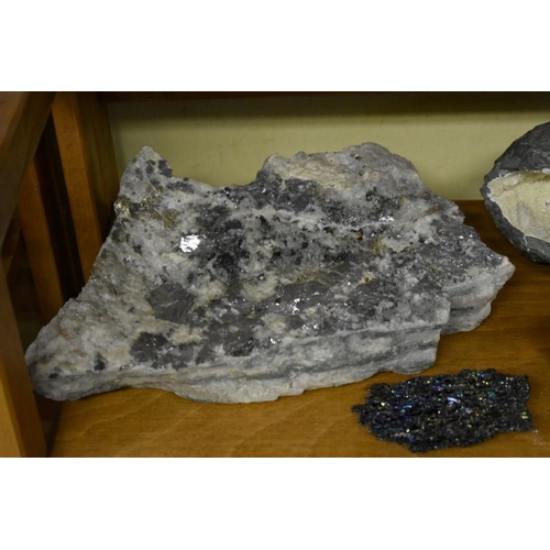 2006 - A collection of crystals, minerals and similar specimens. (3 shelves)