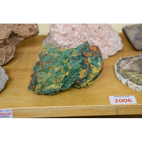 2006 - A collection of crystals, minerals and similar specimens. (3 shelves)