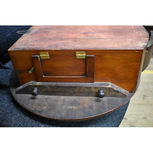 1509 - A mahogany circular wall clock, with 12in dial and fusee movement, with key and pendulum.... 