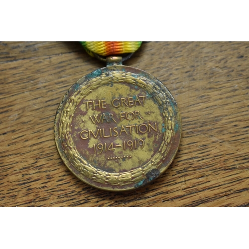 1840 - Medals: a quantity of British World War I and II medals; to include a World War I War medal to S E 3... 