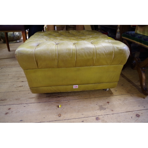 1378 - An old buttoned green leather pouffe.