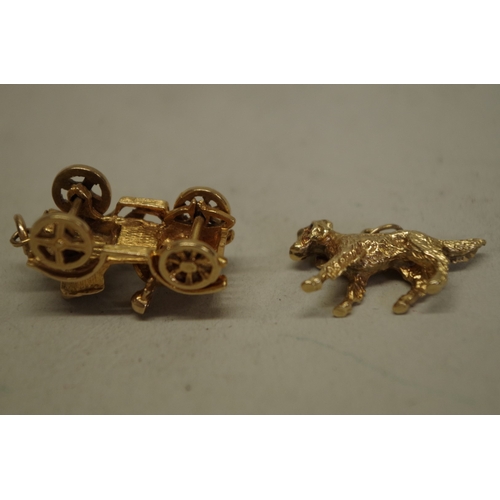 148 - Two gold charms, a Vintage car and a golden retriever, 13.5g.