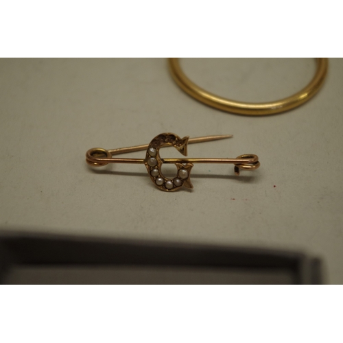 163 - An Art Nouveau Murrle Bennett stick pin, stamped 9ct; together with a quantity of 9ct gold item... 