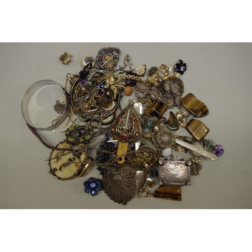 179 - A quantity of silver and costume jewellery, to include a silver bangle; and four silver teaspoo... 