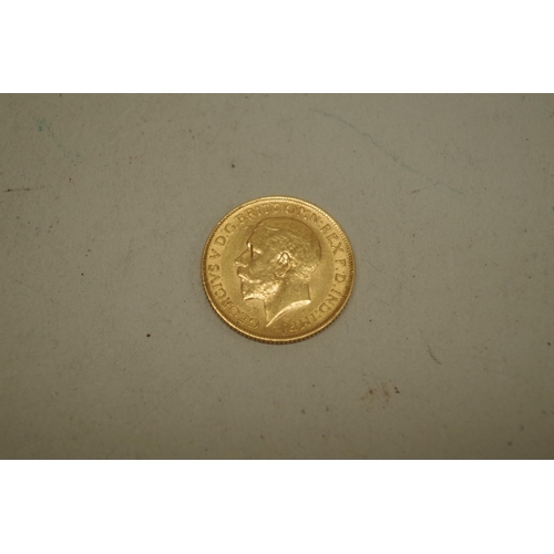 250 - A George V 1912 gold sovereign.