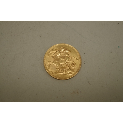 250 - A George V 1912 gold sovereign.