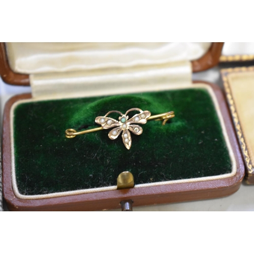 190 - A cased pearl set white gold bar brooch, stamped 9ct; together with a gold stock pin, stamped 10ct; ... 