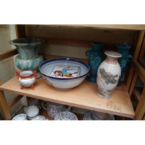 1175 - A mixed group of Chinese and Japanese pottery and porcelain.