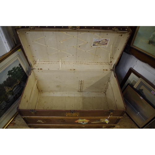 1429 - A vintage Malles Moynat canvas trunk, label to interior, 49cm high x 86cm wide x 47cm deep.... 