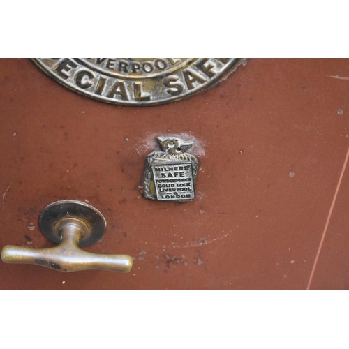 1186 - An old 'Milners' Patent Fire Resisting Special Safe', 64cm high x 48cm wide x 51.5cm deep, with key.... 