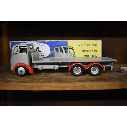 1783 - A Shackleton Foden FG6 Tipper and Dyson trailer, each boxed, with maintenance instructions and key.... 