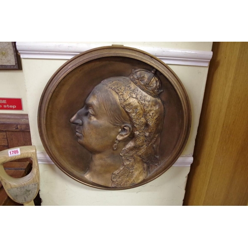 1117 - A large gilt bronze portrait relief plaque of Queen Victoria, 46cm diameter.