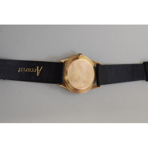 501 - A vintage Accurist 'Shockmaster' 9ct gold manual wind wristwatch, 33mm, on original black leather st... 