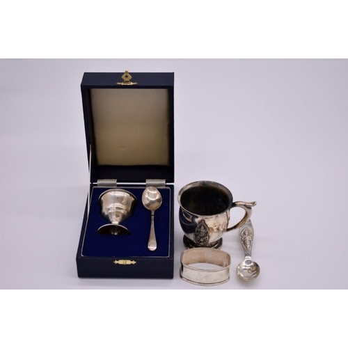 375 - A cased eggcup and spoon Christening set, by W I Broadway & Co, Birmingham 1991; together with a... 