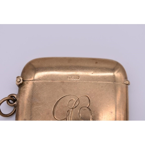 426 - A gold vesta case, hallmarked 375, 25.4g.