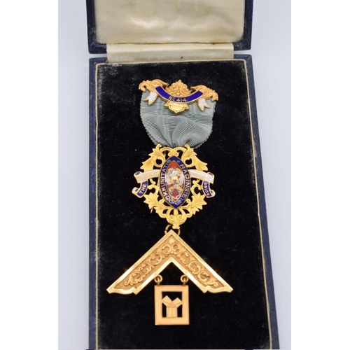 428 - A cased gold and coloured enamel Masonic medal, 'The Reading Lodge of Union No. 414', hallmarked 18c... 