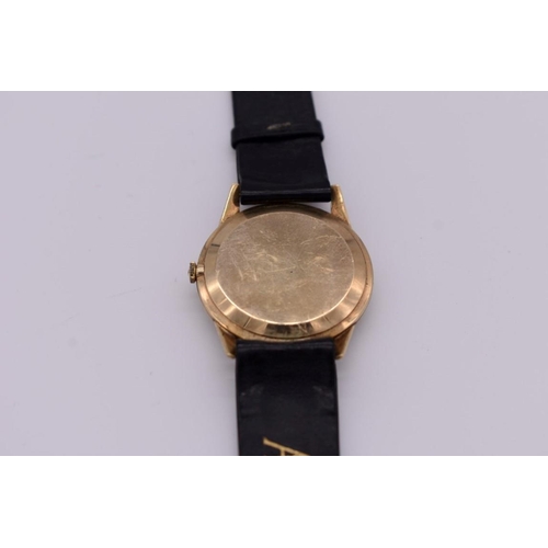 501 - A vintage Accurist 'Shockmaster' 9ct gold manual wind wristwatch, 33mm, on original black leather st... 