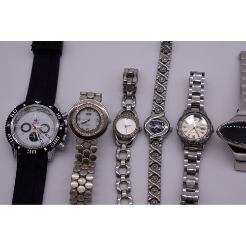 521 - A quantity of modern ladies fashion wristwatches.