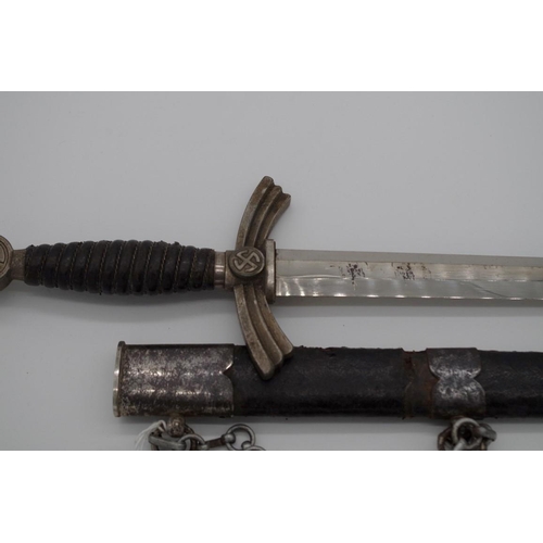 1763 - A World War II German Luftwaffe first pattern dagger and sheath, unnamed, having aluminium chain att... 