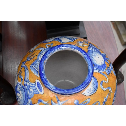 1155 - A maiolica ovoid vase, 26cm high. 