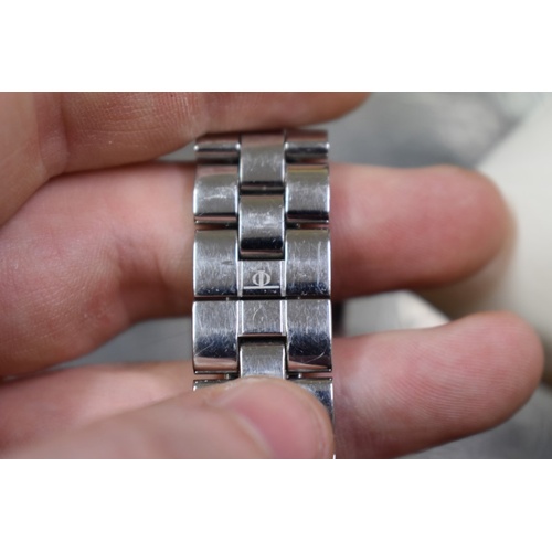 515 - A Baume & Mercier 'Geneve' stainless steel ladies quartz bracelet watch, 34 x 20mm, ref MVO45139... 