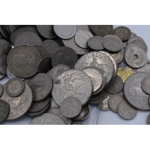 262 - Coins: a quantity of modern UK and World coins.