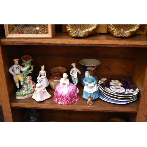 1217 - A mixed group of ceramics, to include Royal Doulton. 